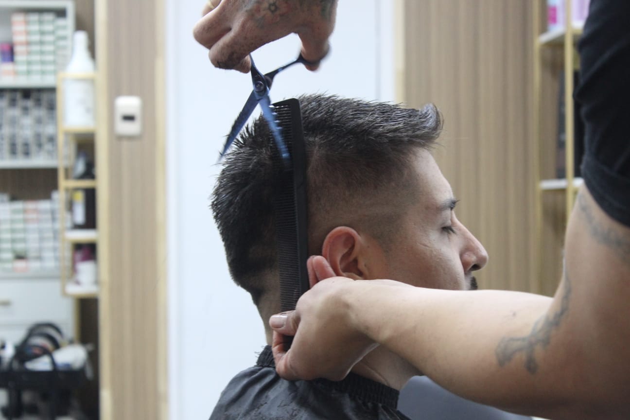 Corte de cabello para hombre en Los Andes